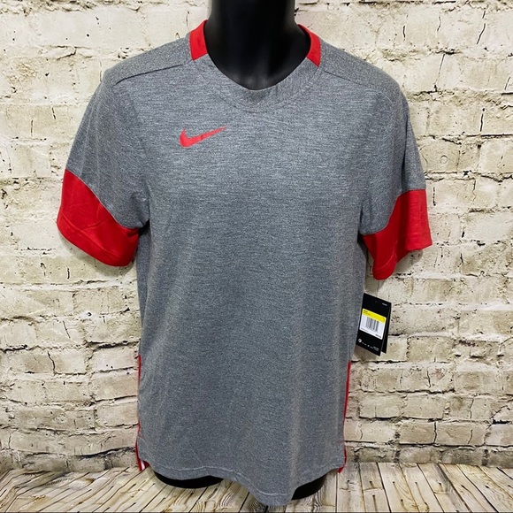 NWT Nike Gray Red Team Player Warmup Layer T Shirt - Picture 1 of 5